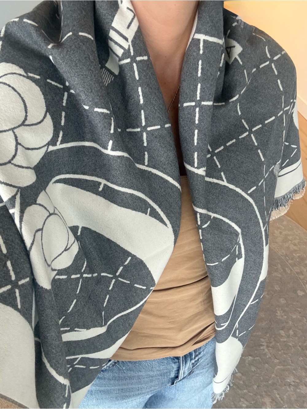 Gray & Cream Patterned Wrap Scarf - Brand Unmarked